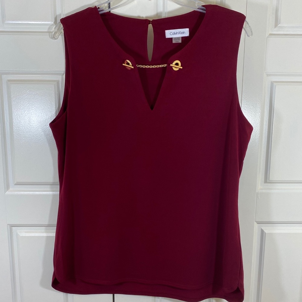 Calvin Klein Sleeveless V Neck Top Chain